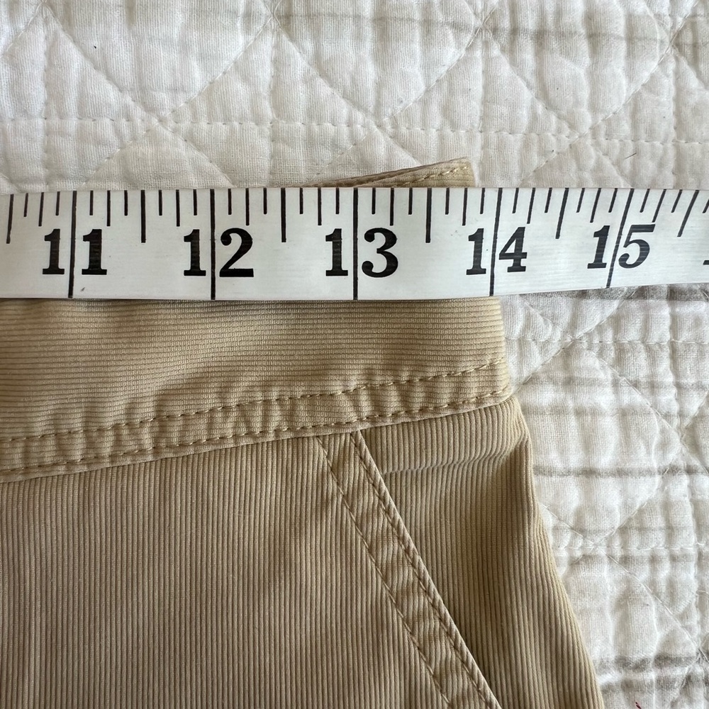 Talbots Women's Flat Front Walking Bermuda Stretch Shorts Khaki EUC Size 2 - Picture 4 of 7